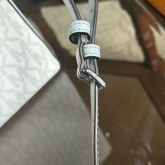 NWT Michael Kors Signature Logo Jessie Large Top Zip Tote in Soft Sky Bag - Picture 6 of 15